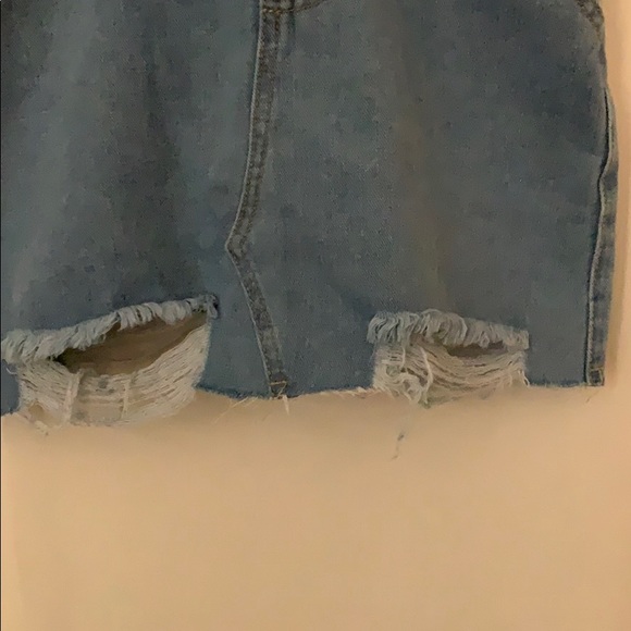 Frayed jean skirt overalls - Picture 3 of 4